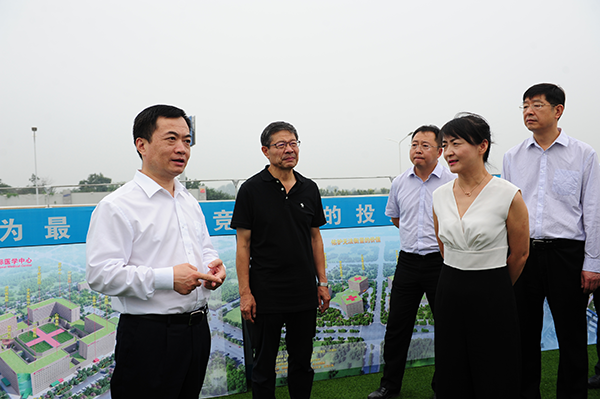 【快訊】高新區(qū)黨工委書記李毅一行走訪西安國際醫(yī)學中心工地