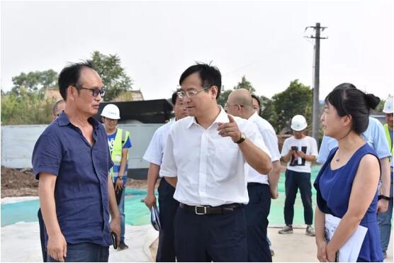 鐘書記走訪國際醫(yī)學項目現(xiàn)場，冒酷暑、送服務、解難題