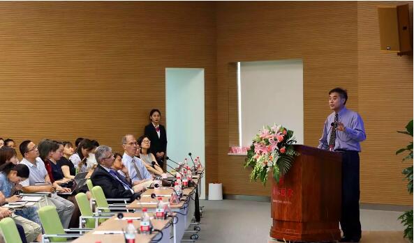 美國醫(yī)療專家走進(jìn)西安國際醫(yī)學(xué)中心，開展國際醫(yī)療合作 