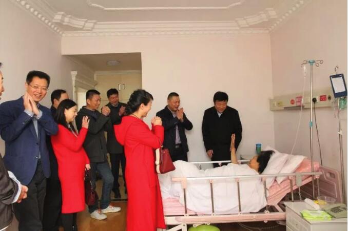 大年初一！公司領(lǐng)導(dǎo)為堅(jiān)守崗位的員工拜年！