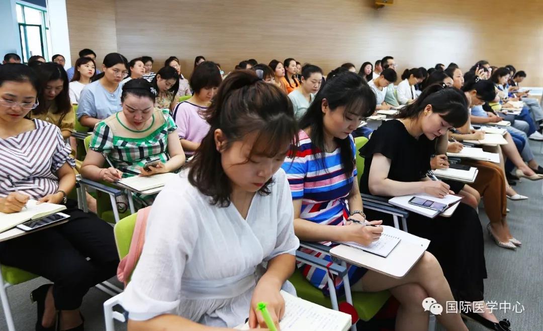 西安國際醫(yī)學(xué)中心舉辦為期兩天的科主任、護(hù)士長(zhǎng)培訓(xùn)