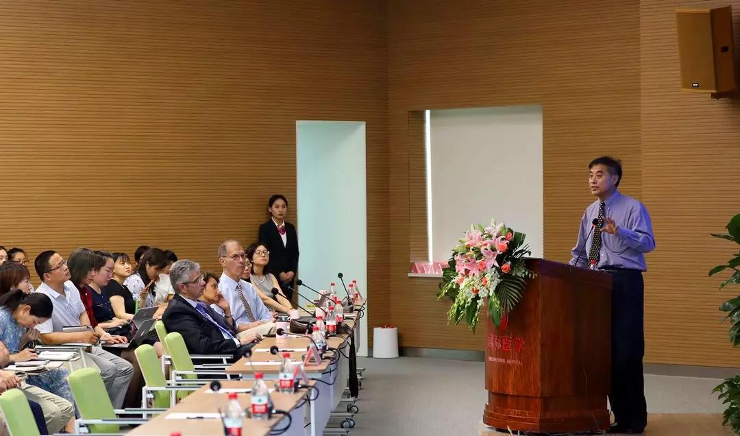 美國醫(yī)療專家走進西安國際醫(yī)學(xué)中心，開展國際醫(yī)療合作