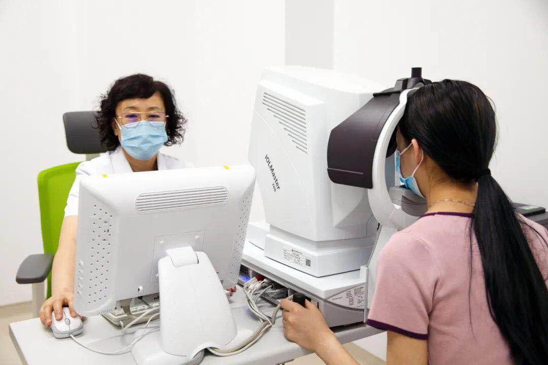 眼睛干澀、看不清字？ 快來這里檢查