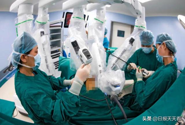 西安日報——新一代達(dá)芬奇手術(shù)機(jī)器人，輔助婦科微創(chuàng)手術(shù)獲成功