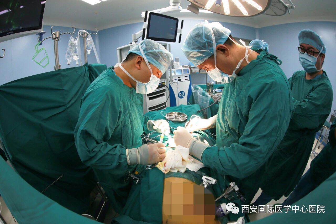 重磅！我院成功完成西北首例四代達(dá)芬奇機(jī)器人輔助房間隔缺損修補(bǔ)術(shù)