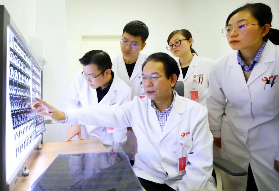 二三里醫(yī)療—南克?。鹤尰颊哂凶饑?yán)的生活