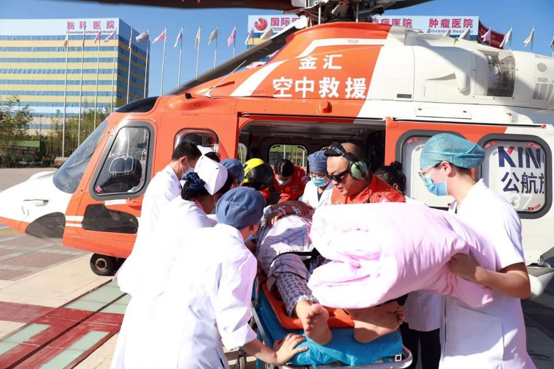 陜西網(wǎng)—生命續(xù)航，分秒必爭！  西安國際醫(yī)學(xué)中心醫(yī)院緊急救助一名跨省“飛”來的重癥患者