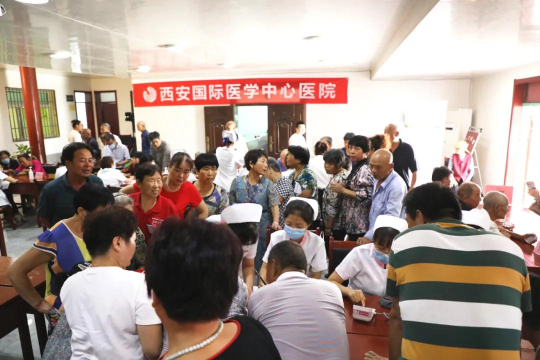 “施天使之愛(ài)，佑百姓健康”系列公益義診——走進(jìn)綠地社區(qū)