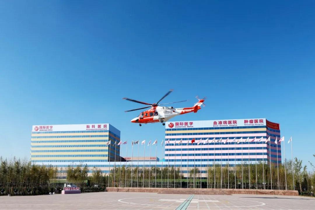 人民數(shù)字陜西—生命續(xù)航 分秒必爭(zhēng)！  西安國(guó)際醫(yī)學(xué)中心醫(yī)院緊急救助一名跨省“飛”來(lái)的重癥患者