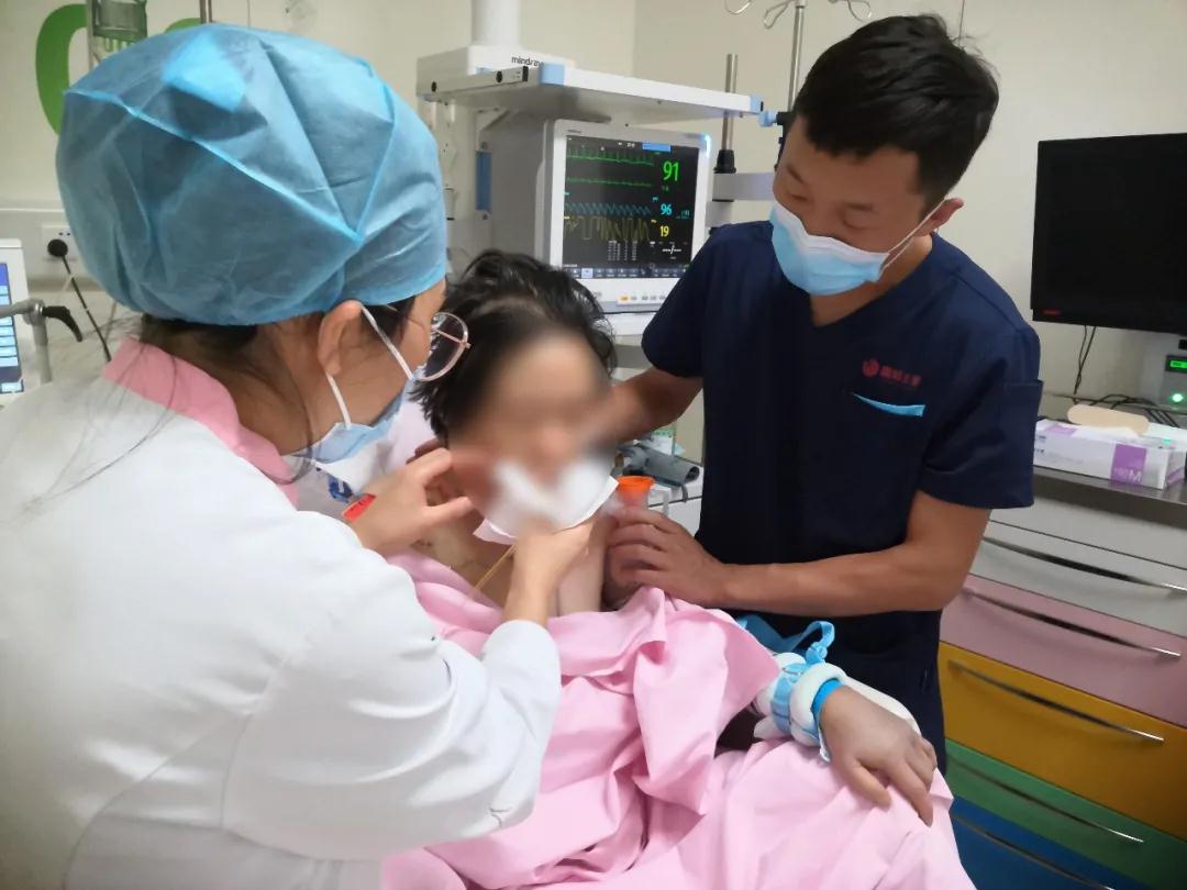 用心呵護|急救中心救治76歲心臟驟?；颊?>
				             </a>
                <div   id=