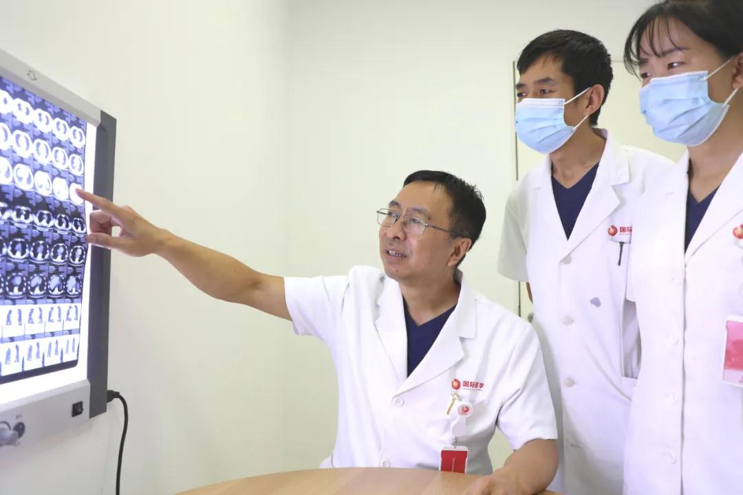 陽光網—大醫(yī)之道｜李偉杰：生命節(jié)律的起博者