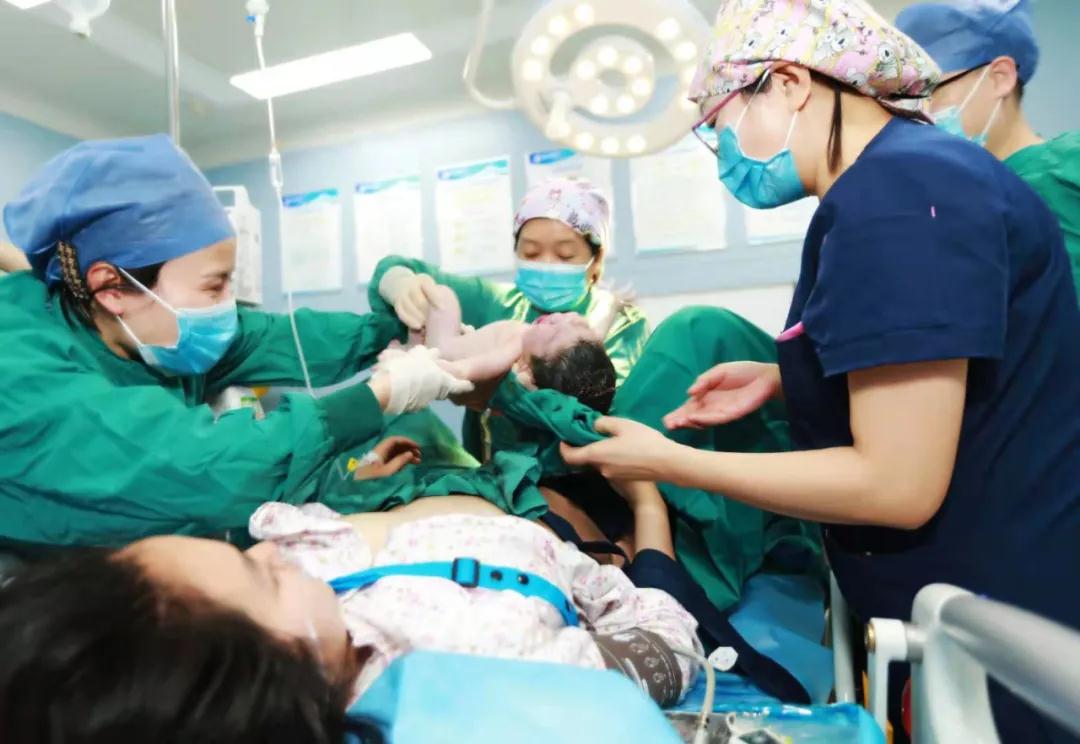 華商云健康—迎新春，西安國際醫(yī)學中心醫(yī)院第一個“金牛寶寶”來啦！