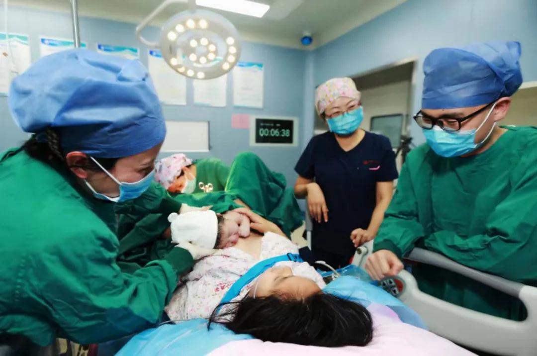 陽光網(wǎng)—迎新春，西安國際醫(yī)學中心醫(yī)院第一個“金牛寶寶”來啦！