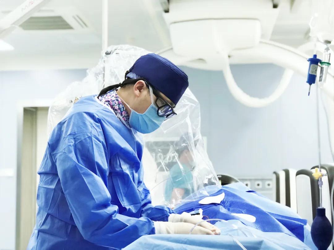 化險(xiǎn)為夷！腦科醫(yī)生巧拆顱內(nèi)“不定時(shí)炸彈”