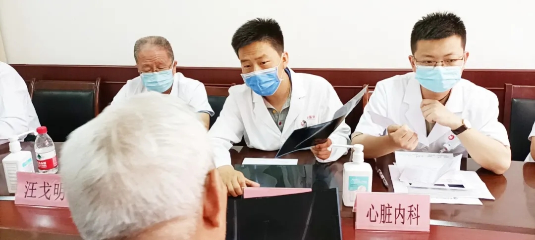 西安國際醫(yī)學中心醫(yī)院開展“致敬老黨員、老革命”義診活動