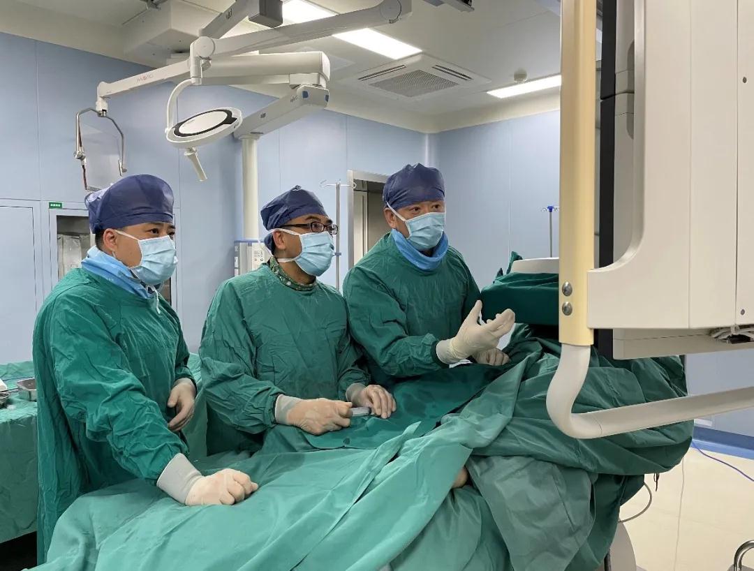 腹壁出現(xiàn)“蚯蚓狀”血管，布加綜合征惹的禍！