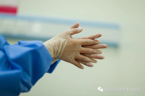 49秒！她的手，已接種了13230人