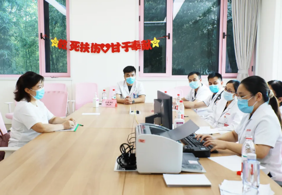 不掛號(hào)，解決多個(gè)問(wèn)題，多學(xué)科MDT聯(lián)合門(mén)診讓更年期女性少跑腿，更安心！