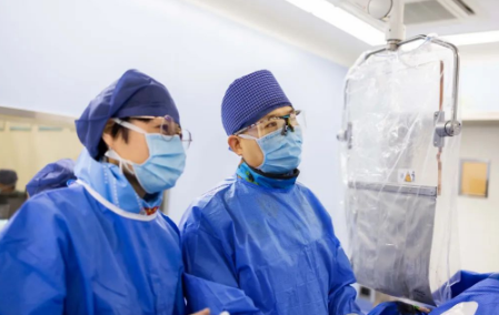 “拼”在救治第一戰(zhàn)場(chǎng)——心臟DSA手術(shù)室見聞