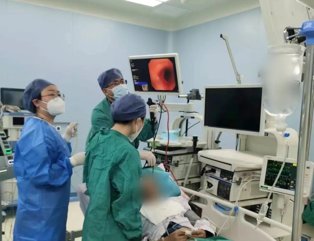 年過(guò)七旬的他，氣管被堵90%！危急時(shí)刻......