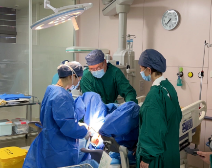 孕期規(guī)范管理，分娩精心接生，30歲產(chǎn)婦順產(chǎn)雙胞胎