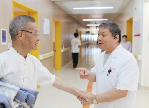 大醫(yī)之道 | 賈宗良：穿上白大褂，患者永遠(yuǎn)都是第一位