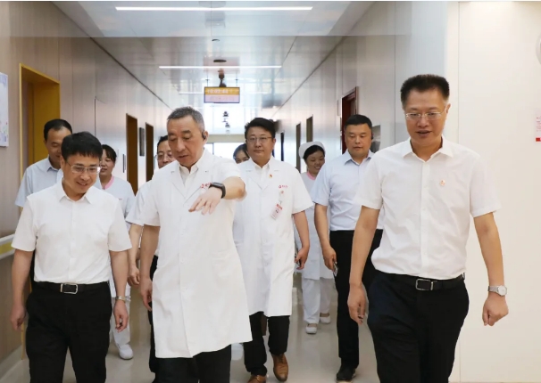 醫(yī)師節(jié)快樂！西北大學(xué)校長孫慶偉一行來院慰問