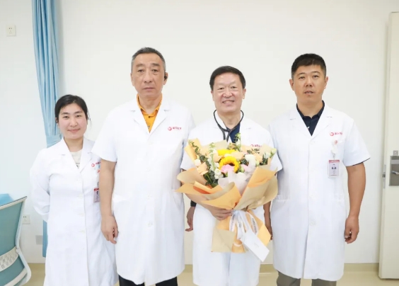 醫(yī)路相伴 感懷師恩！我院開展教師節(jié)慰問活動(dòng)