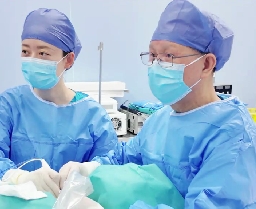 她為什么跨越千里來到這里？