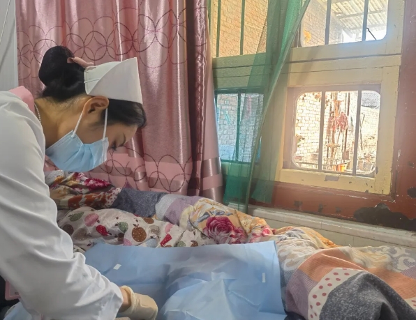 護(hù)理到家，愛(ài)不掉線—— “互聯(lián)網(wǎng)+護(hù)理上門(mén)”服務(wù)打造24小時(shí)溫馨守護(hù)！